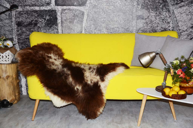 Öko Lammfell Modell Braunbär Geflammt – Braunes Kurzhaar Naturfell Unikat 110cm