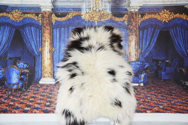 Gigant Öko Lammfell Pandabär XXXL – Großer Fellteppich 140cm