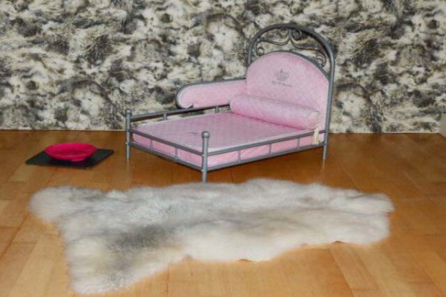 Ein sanftes Wolkenbett aus hellem Silber und zartem Creme