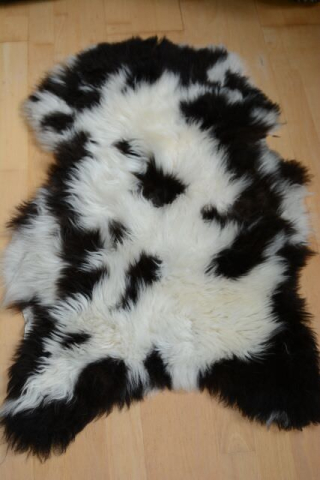 Öko Lammfell Tierbett & Hundebett „Pandabär“ Langhaar