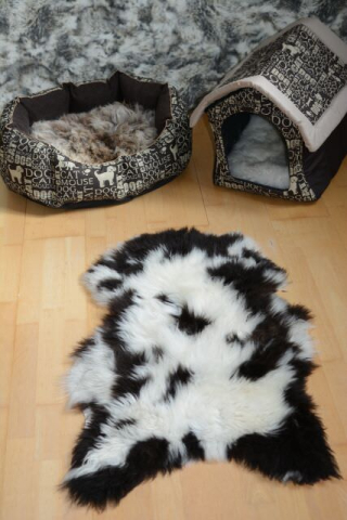 Öko Lammfell Tierbett & Hundebett „Pandabär“ Langhaar
