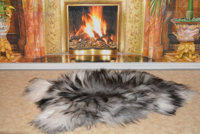 Islandfell Silber Dark XXL – Zweifarbiges Luxus-Langhaar Naturfell Unikat