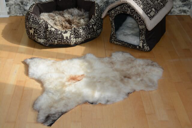 Öko Lammfell Tierbett & Hundebett Monsterfell Silbergrau Beige