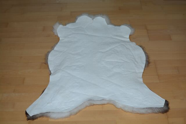 B-Ware Lammfell Naturfell Silber Grau Beige getupft