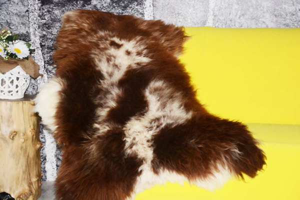 Öko Lammfell Modell Braunbär Geflammt – Braunes Kurzhaar Naturfell Unikat 110cm