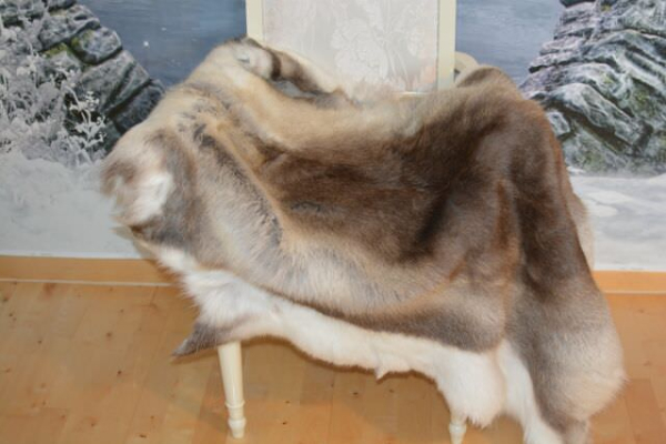 Öko Rentierfell Number Three XXXL – Imposantes Luxus Naturfell schick & edel
