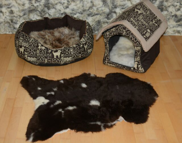Öko Lammfell Tierbett & Hundebett (95x60cm) – Weiches Naturfell Mocca Dark getupft