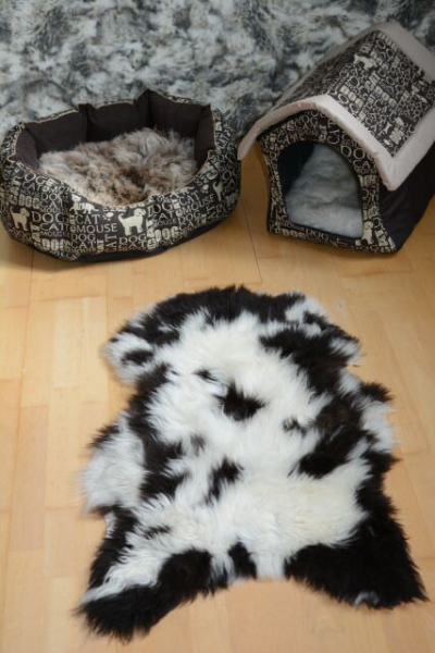Öko Lammfell Tierbett & Hundebett „Pandabär“ Langhaar