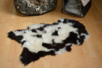 Öko Lammfell Tierbett & Hundebett „Pandabär“ Langhaar